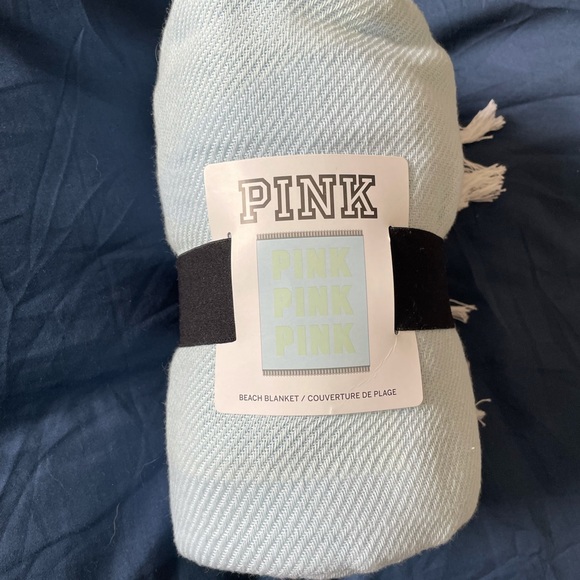 PINK VS Beach Blanket - Picture 7 of 9